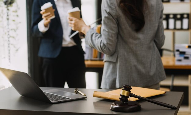 What is the Difference Between a Divorce Lawyer and Attorney? A Clear Guide